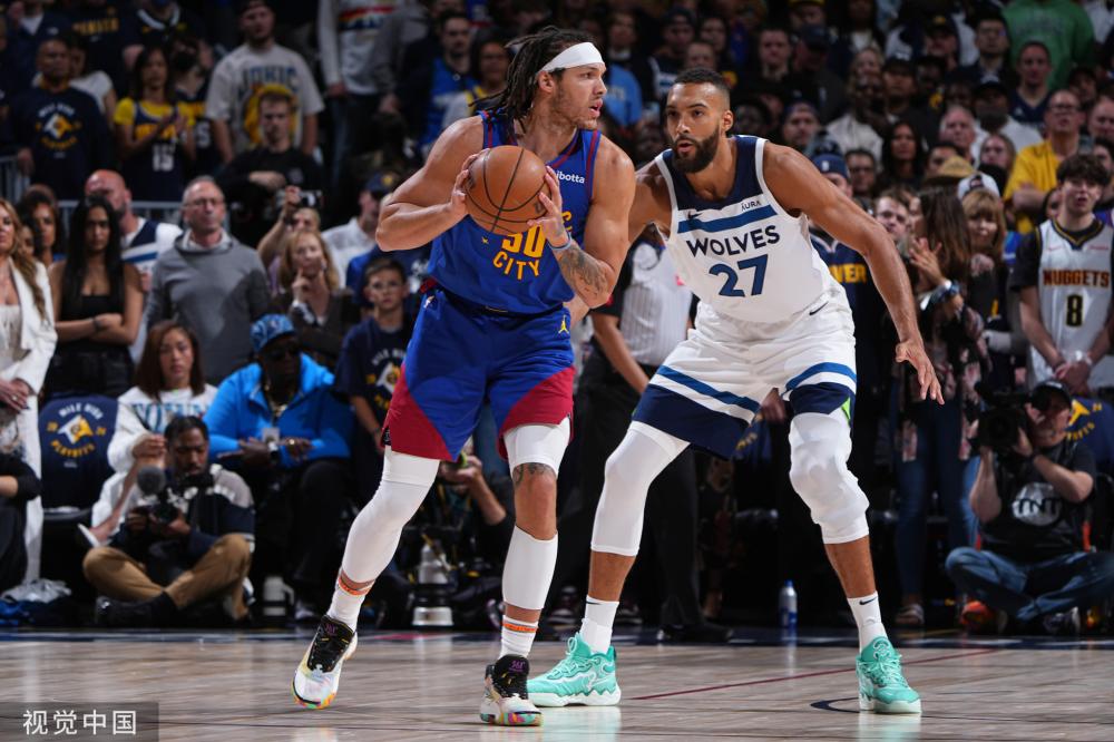 的表现吸引 的表现吸引