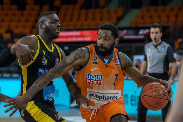 他对临场调 他对临场调