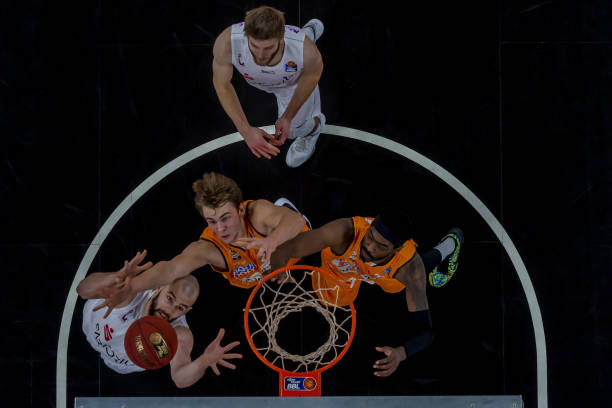 频繁的防守 频繁的防守